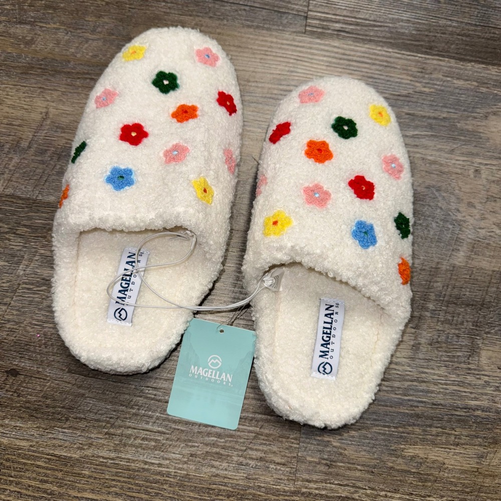 Magellan Outdoors Womens 7 Floral Sherpa Scuff Slippers Cream Multicolor NWT